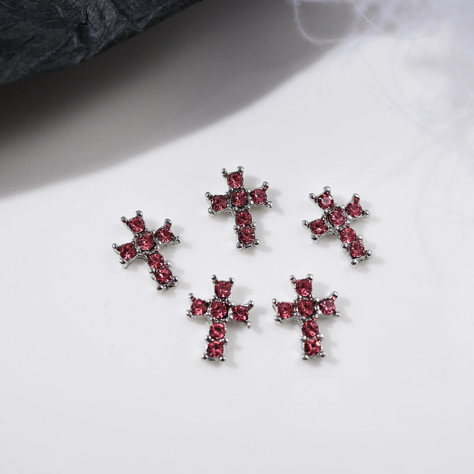 10 Pcs 반짝이 펑크 크로스 레트로 실버 합금 라인 석 네일 아트 장식 3D DIY 럭셔리 빈티지 매니큐어 액세서리 7*9mm