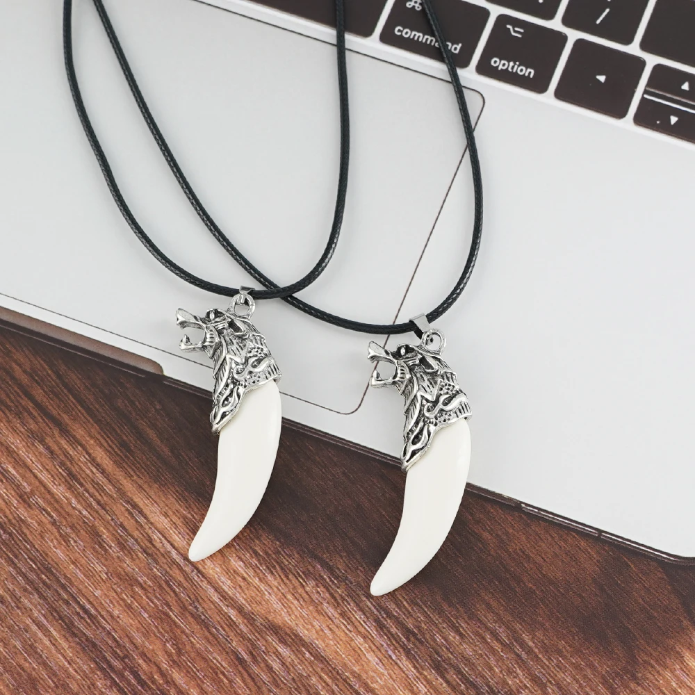 LeeSell Fashion White Wolf Tooth Choker Necklace With Rope Chain Animal Wolf Tooth Amulet Head Pendant Necklace For Men & Boys