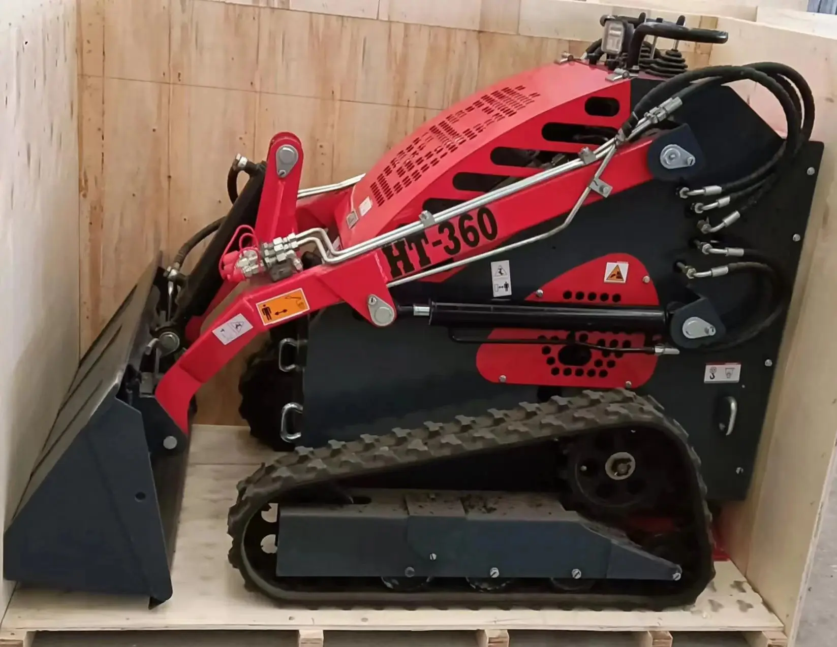 CE/EPA/Euro 5 High efficiency agricultural home use HT360 Mini crawler Skid Steer Loader with bucket