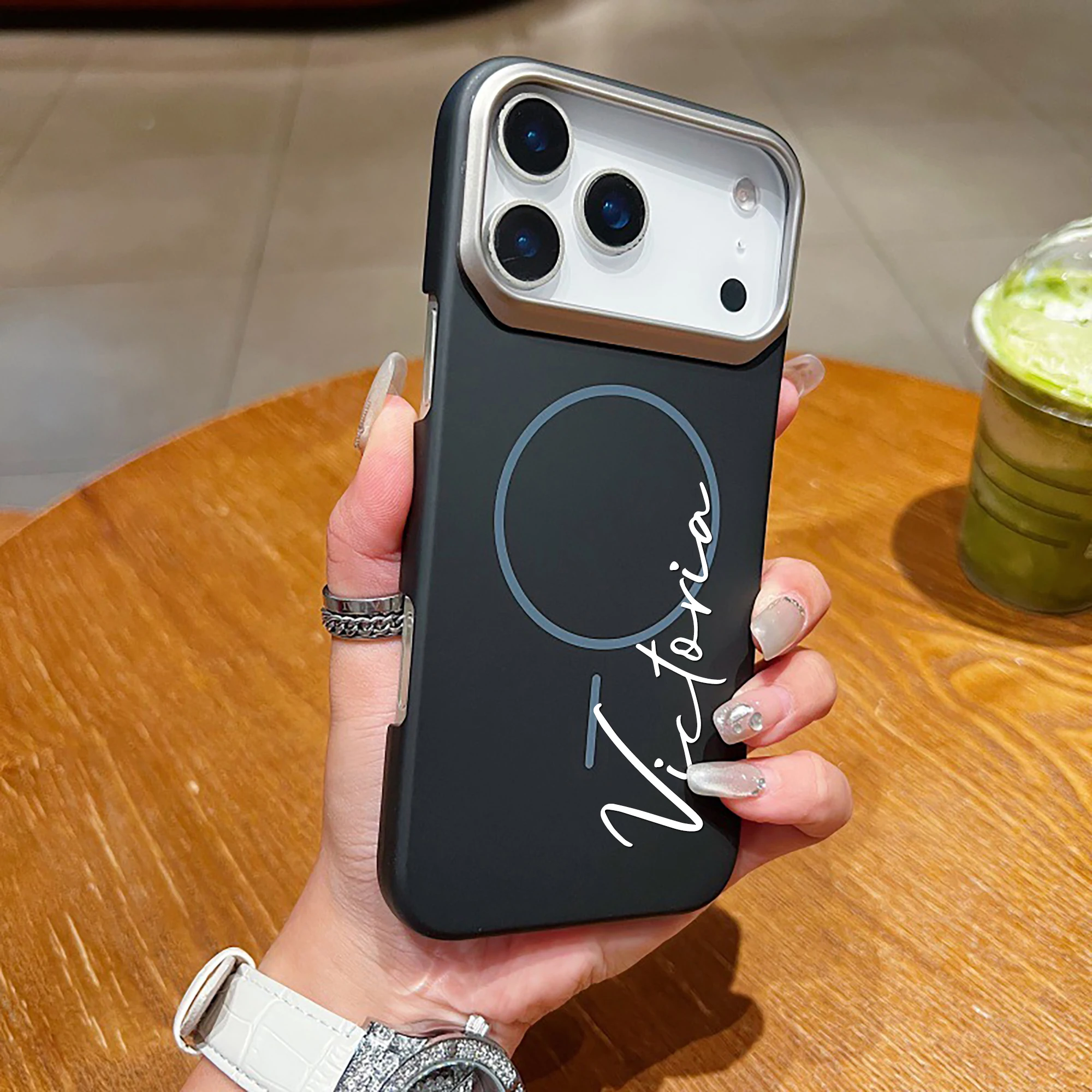 Capa Magnética Personalizada com Nome — Fosca, Antichoque e Compatível com Carregamento Sem Fio