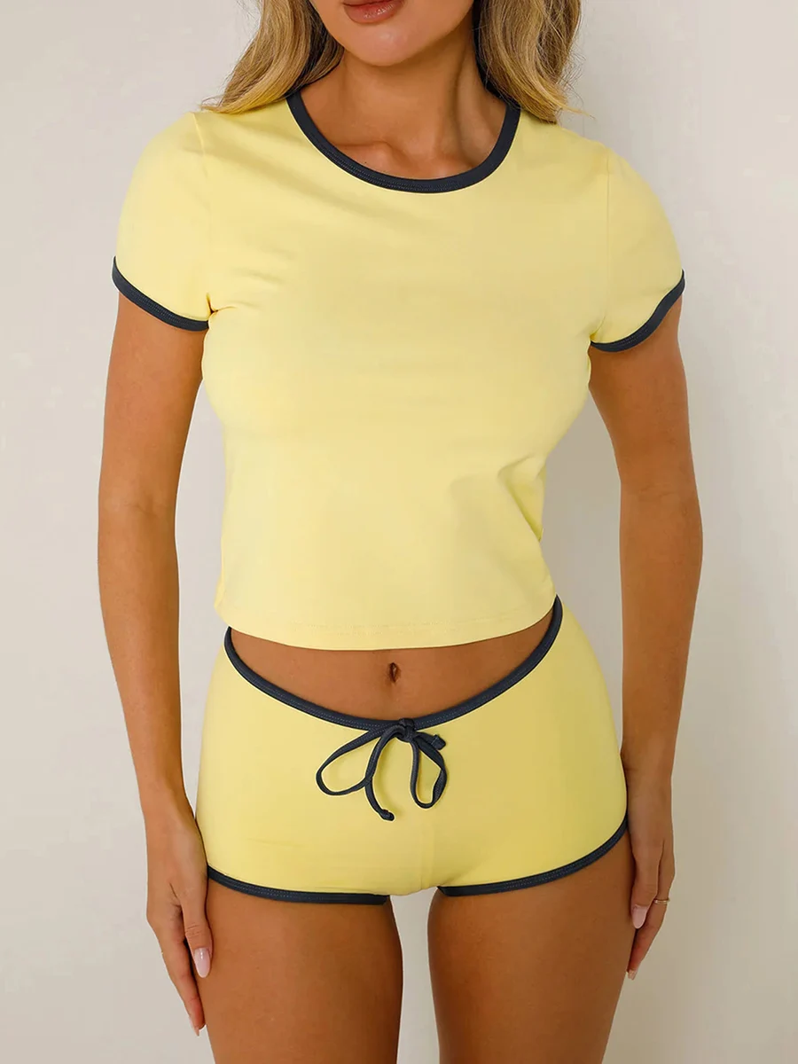 

Женский летний комплект из двух предметов, укороченная футболка с коротким рукавом и буквенным принтом и шорты с заниженной талией, комплект из 2 предметов