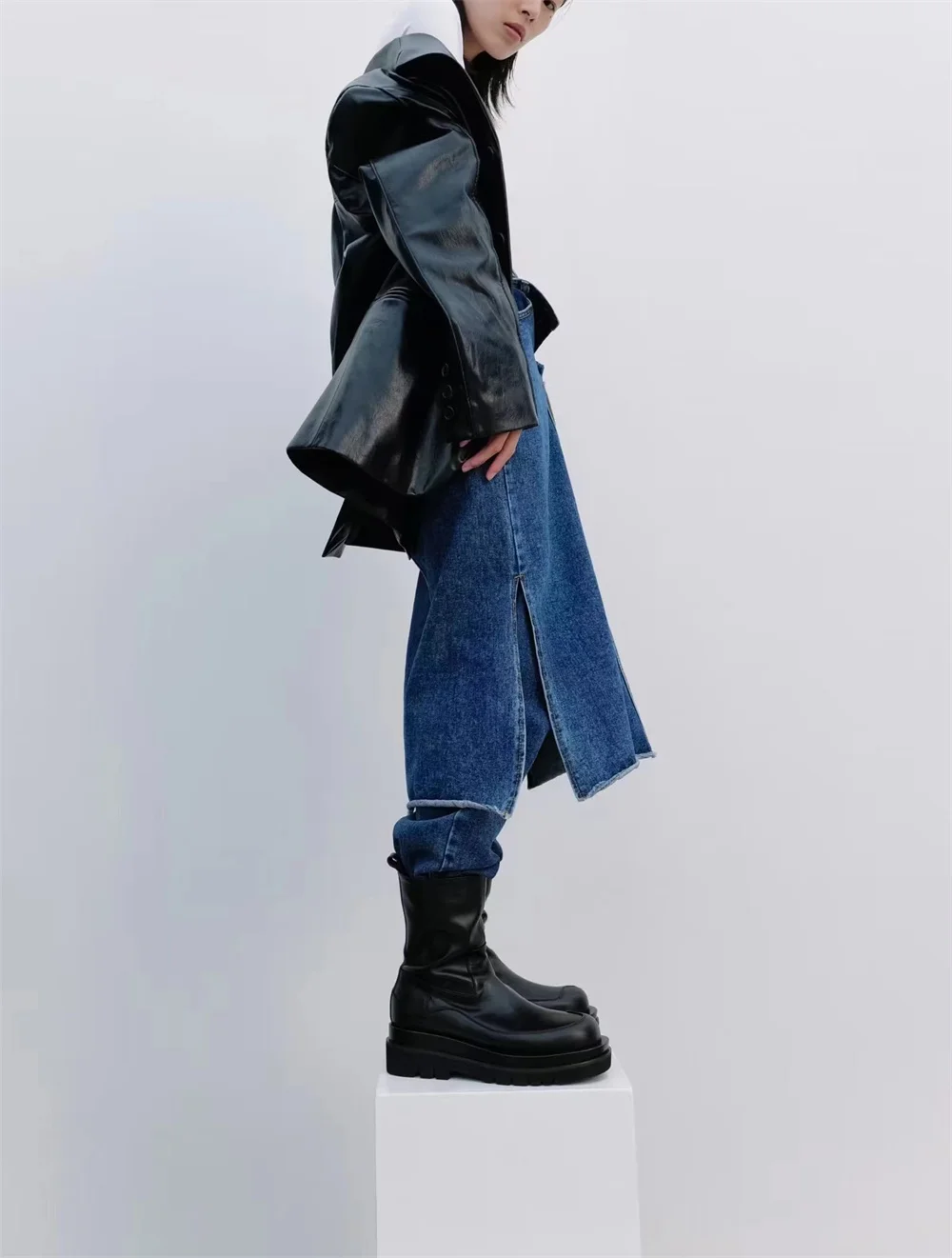 

Женские ботильоны на молнии, ботильоны средней толстой подошве с круглым носком и боковой молнией, Осень-зима 2023