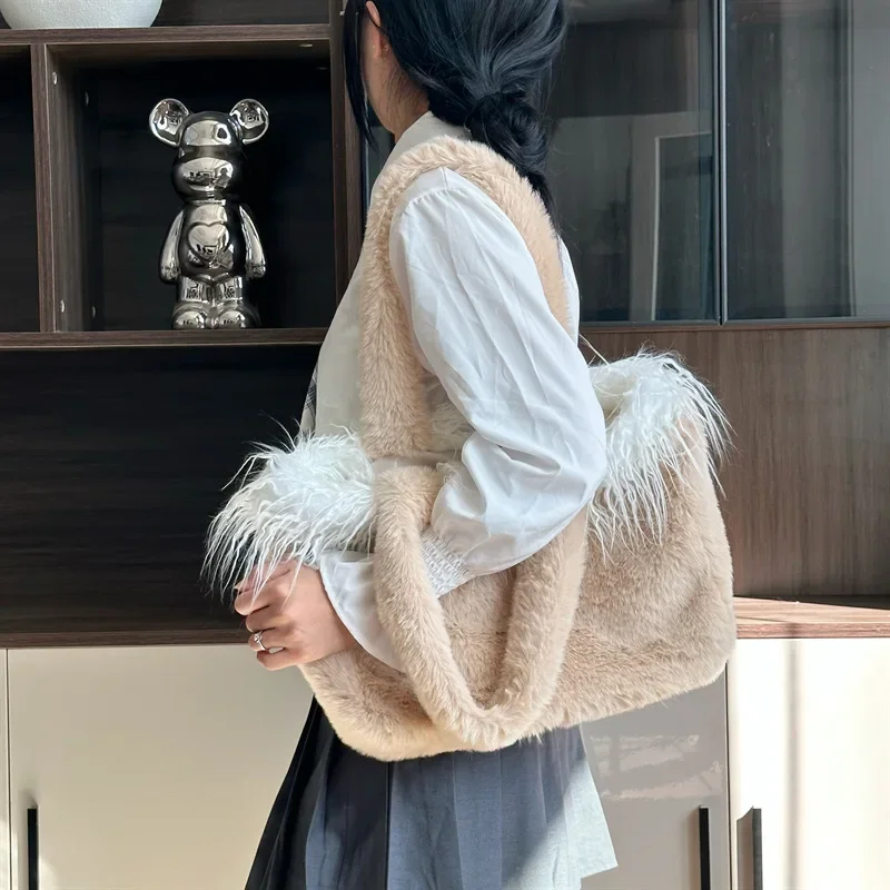 2023 Autumn Winter Trendy Shoulder Bag Fashionable Versatile Casual Tote Bag Large Capacity Soft Plush Women's Handbag Daily Bag