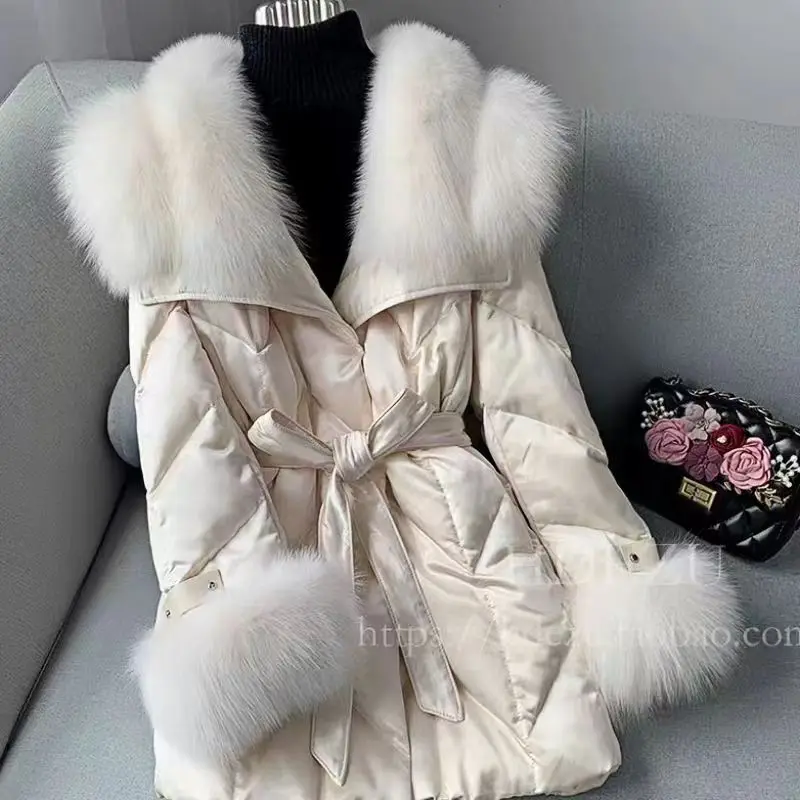 Fox Fur Shawl Collar Fur Down Jacket, High-end Mid Length Young and Fashionable Warm 90 Duck Down Jacket, Women's Winter New 202