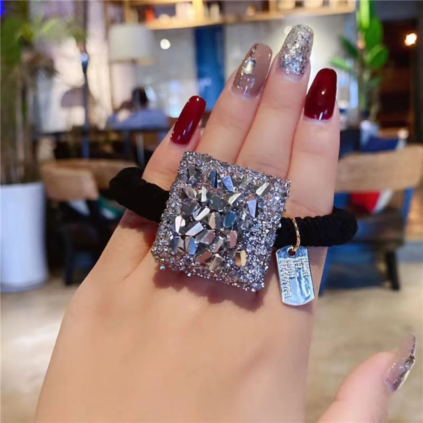 Water diamond headband, elegant retro design, adjustable imitation pearl hair clip, suitable for women