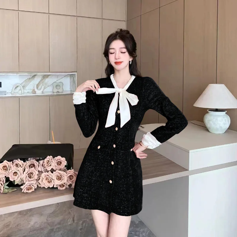 

Women's Autumn Winter 2024 New Red Black Velvet Strap Contrast A-Line Dress