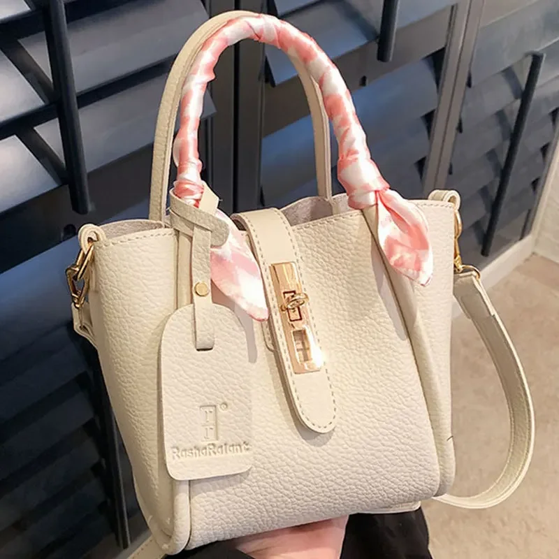 Advanced Texture Female 2024 New Shoulder Simple and Popular Large Capacity Hand Carrying Simple Tote Bag