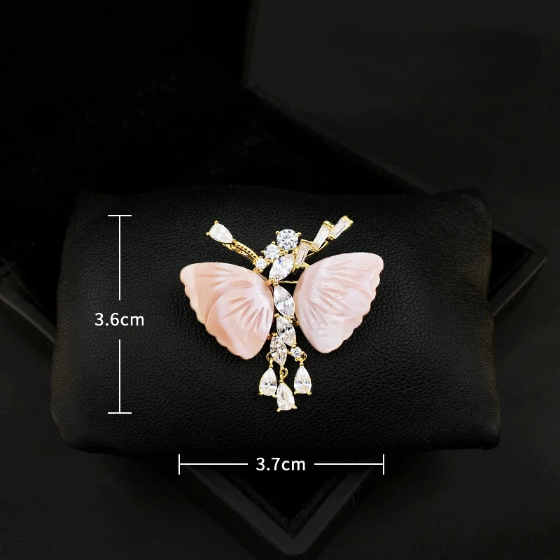 Natural Pink Shell Butterfly Brooch Women Sweet Cute Shining Insect Pins Zircon Corsage High-End Coat Sweater Pin Jewelry Gifts