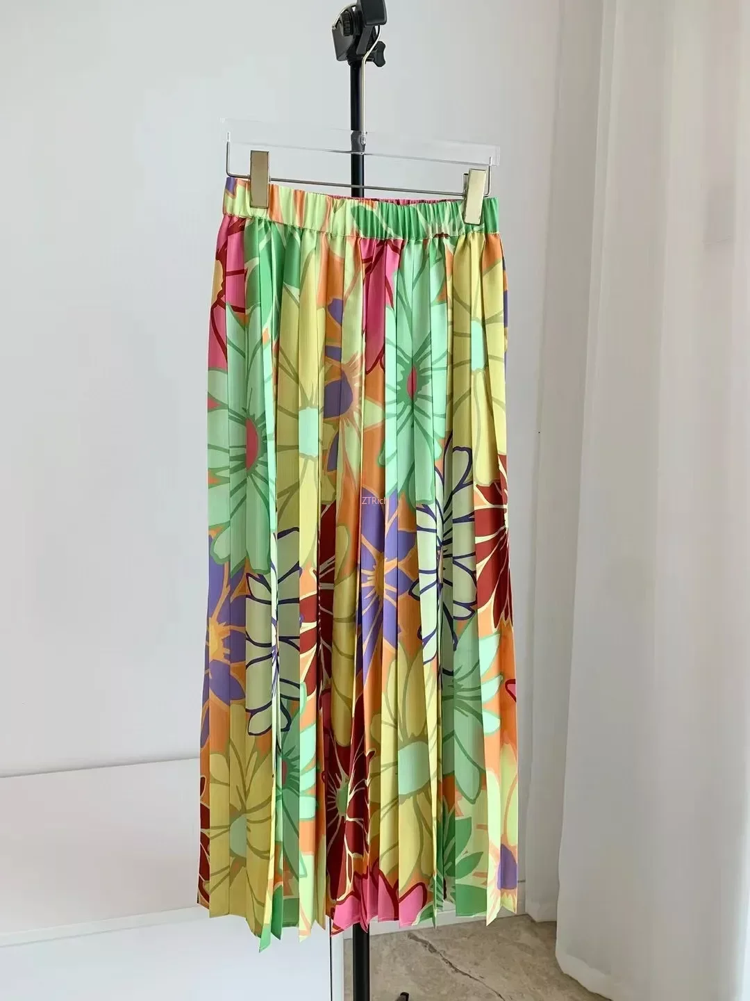 

Женское Плиссированное длинное платье с цветным цветочным принтом и высокой талией