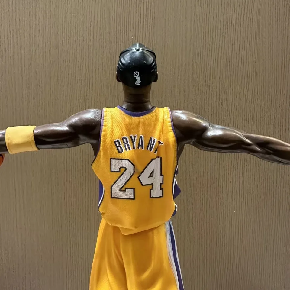 【ほぼ新品】Kobe Bryant コービブライアント　フィギュア　約34cm Kobe Bryant Basketball Ball Kobe Bryant Roaring 34cm PVC Figure