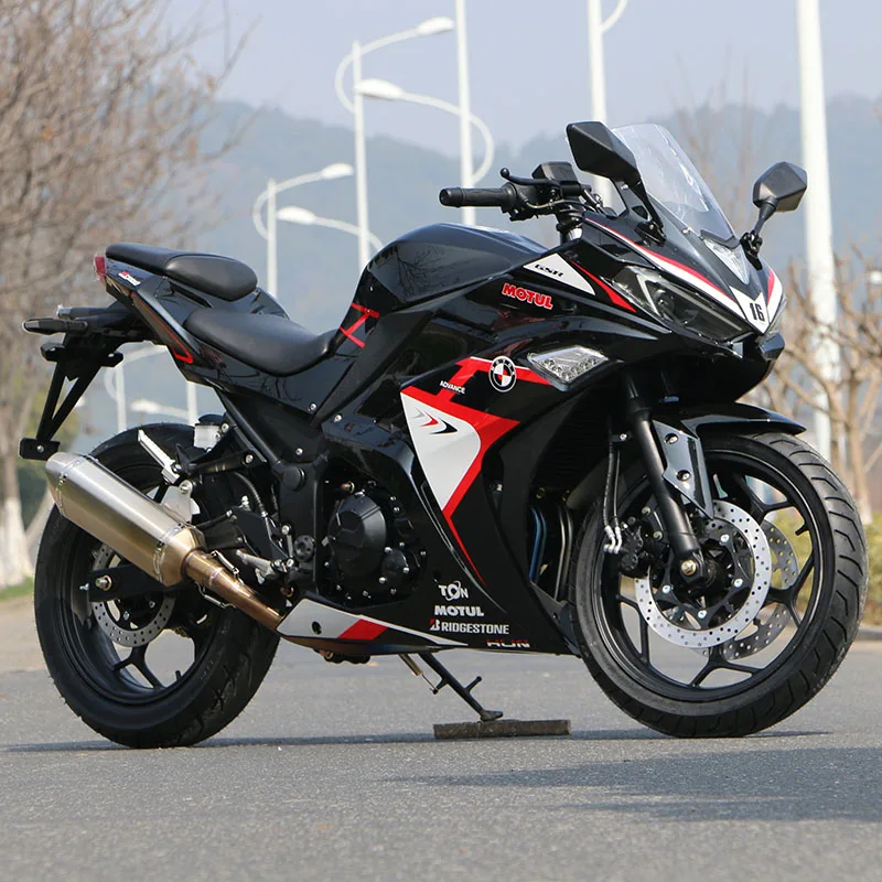 Спортивный гоночный мотоцикл kawasaki