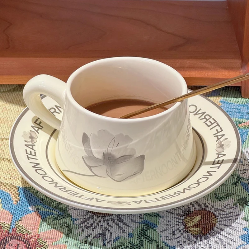 창의적인 꽃무늬 귀여운 컵, 가정용 사무용품 도자기 물컵, 미니멀리스트 스타일 커피잔과 접시 세트