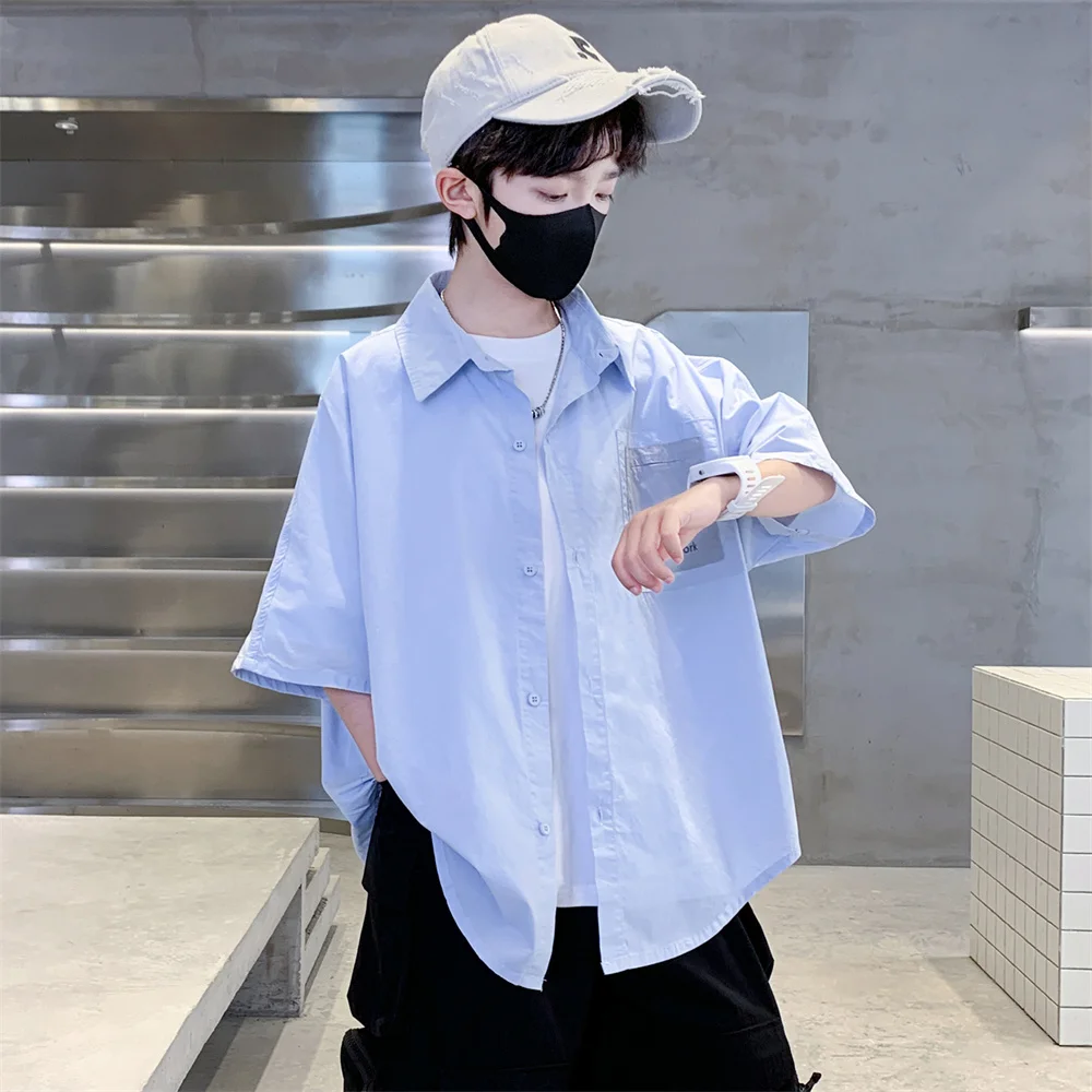 간단한 스타일 어린이 어린이 솔리드 컬러 짧은 소매 코튼 셔츠 (앞 주머니 포함..