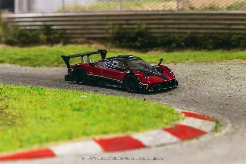 

Tarmac работает 1:64 Pagani Zonda R красный Дубай литые модели автомобилей