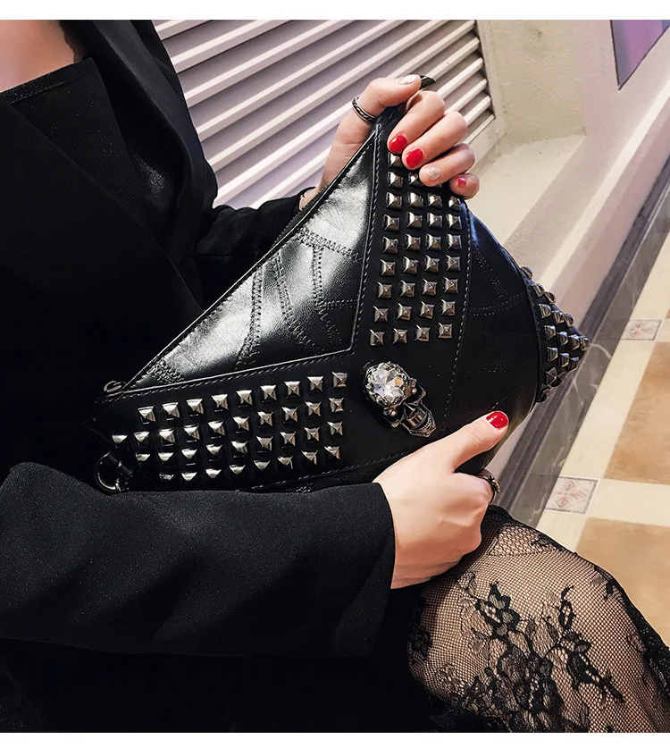 Clutch 2023 New Model Launched Personalized Large Capacity Top Quality Skull Decorated Armpit Bag High-end Unisex Crossbody Bag_voghion.com