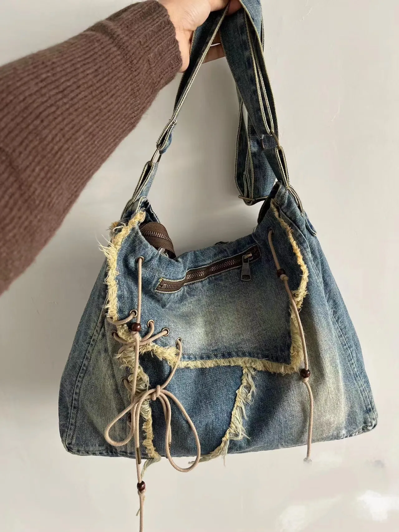 

Vintage Denim Washed Wool Fringed Messenger Bag Large Capacity Flip Zipper Crossbody Bag