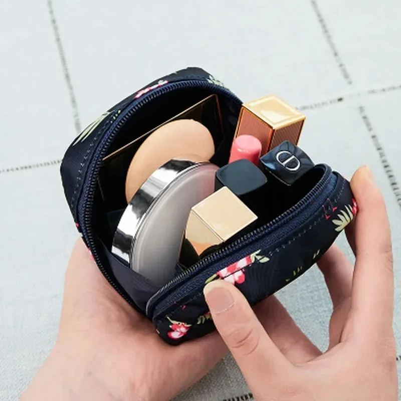 Girl Lipstick Bag Women Make Up Organizer Bag Beautician Makeup Pouch Sanitary Pads Bags Toiletry Beauty Case Small Cosmetic Bag 2