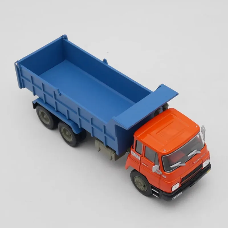 شاحنة قلابة