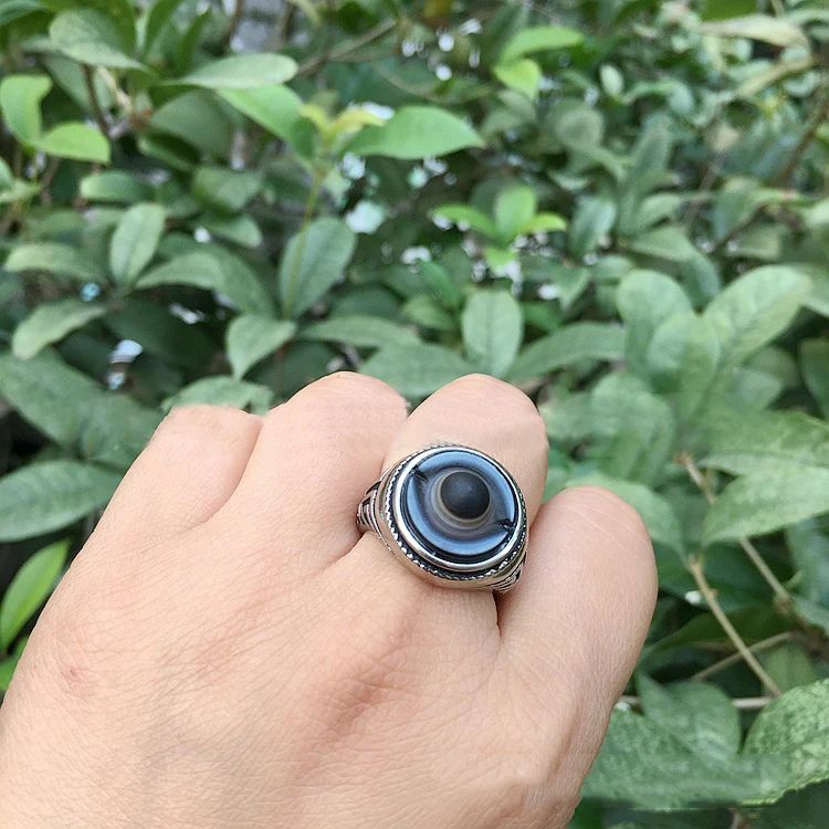 

Jade Ware Wrapped with Silk Agate Beads and A Line of Medicine Sheep Eye Round Loose Bead Ring 925 Silver Plated Ring Jewelry