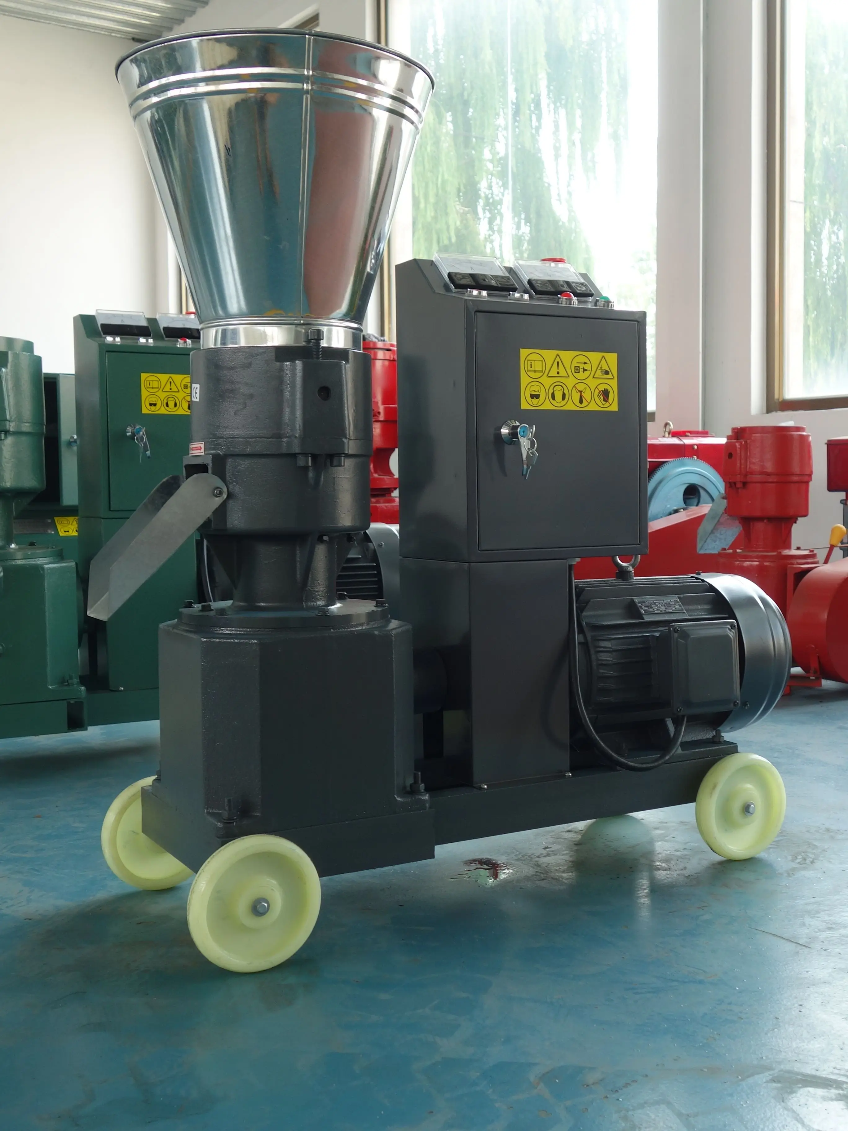 KL200 KL200B 7.5 KW Small Biomass Pellet Mill Pellets Making Machine To Door