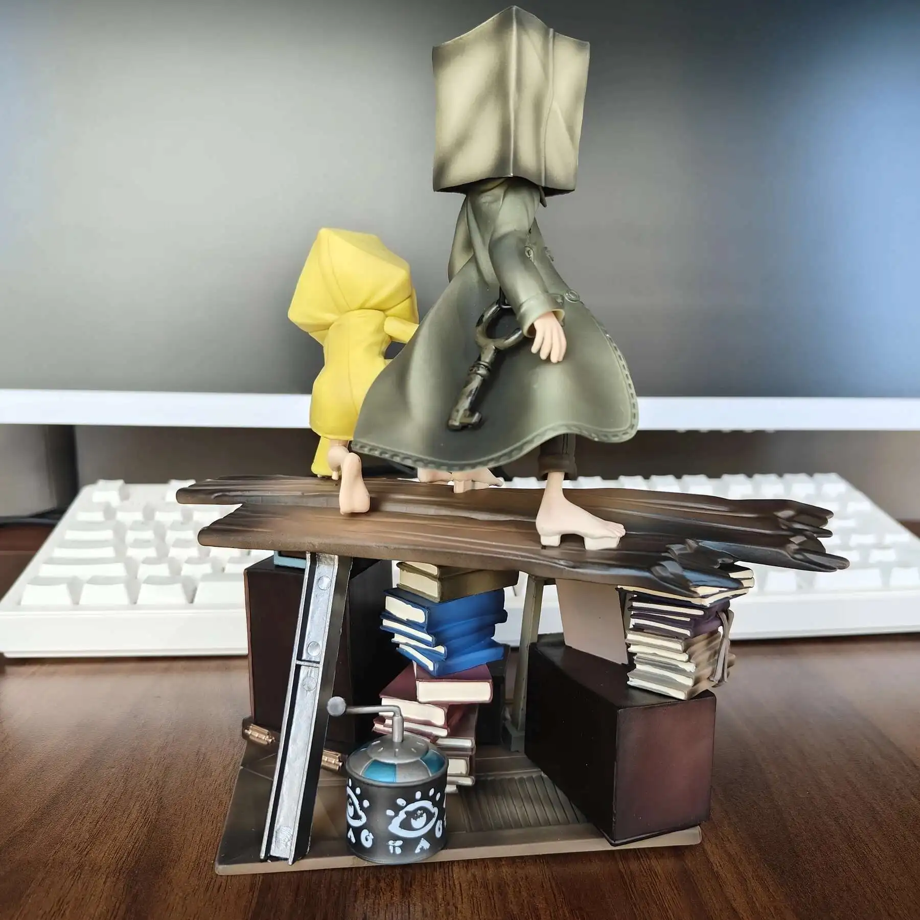 S9e17c1f8cd27491489aeb1267032b435F - Little Nightmares Shop