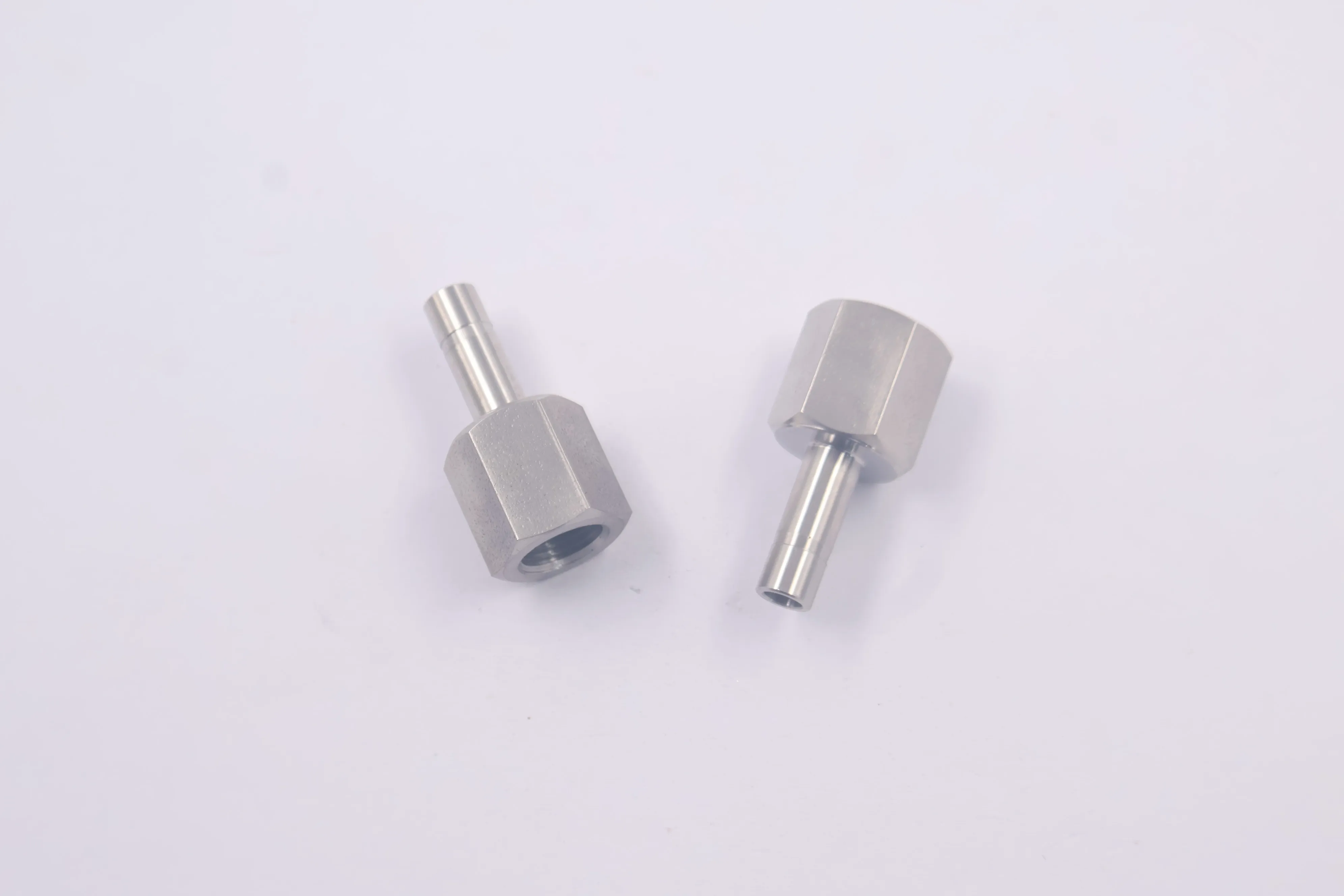 SS-6-MTA-7-4RP, Stainless Steel Tube Fitting, Female Tube Adapter, 6 mm OD x 1/4 in. Female ISO Parallel Thread