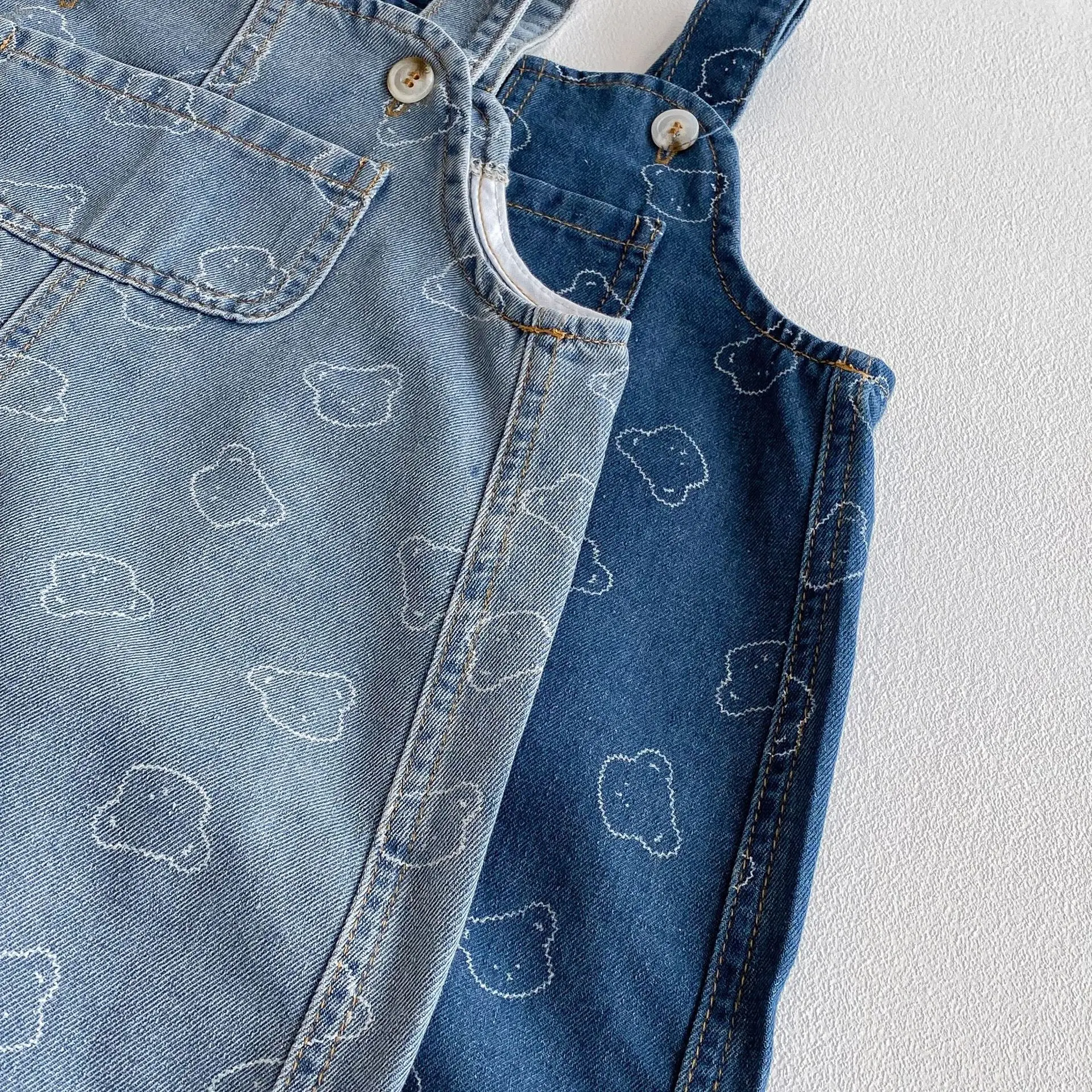 2025 Spring New Children Loose Denim Overalls Cotton Baby Girls Cartoon Bear Print Casual Pants Boys Strap Trousers Kids Jeans