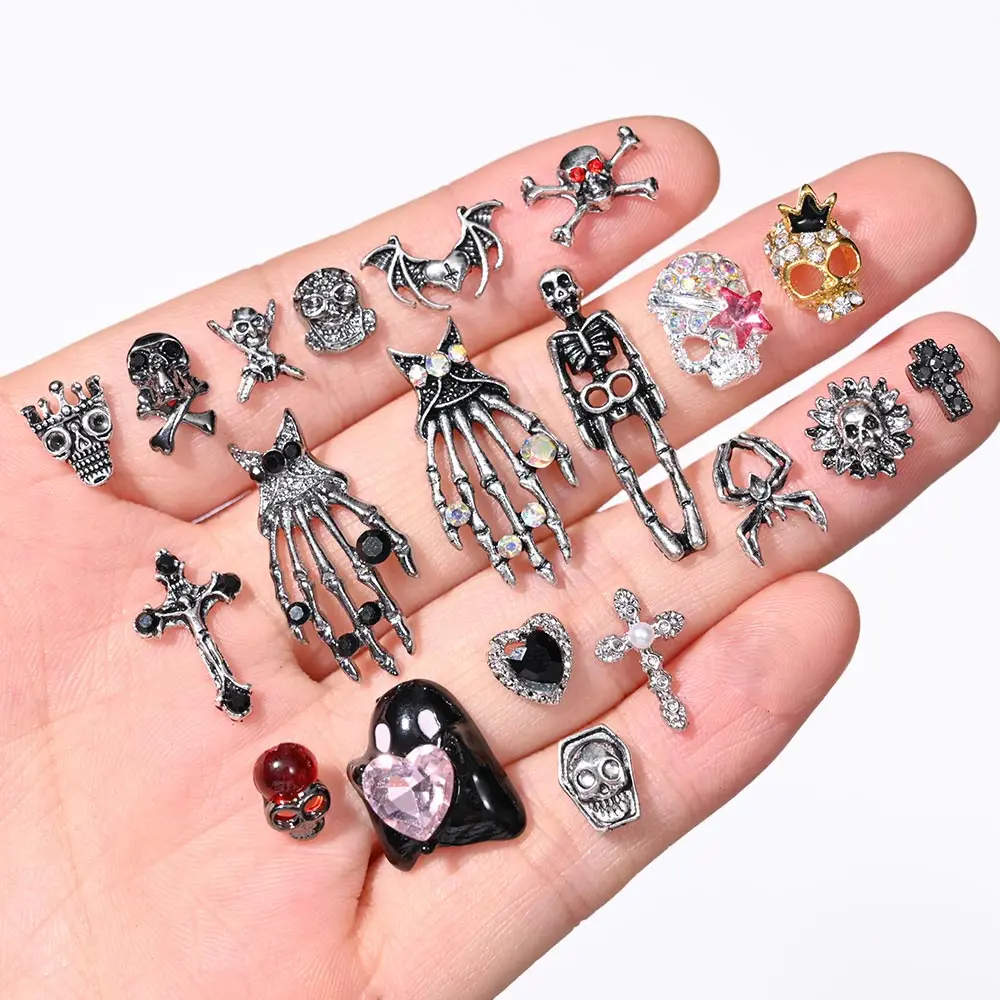 10pcs 반짝 이는 다이아몬드 금속 해골 네일 매력 3D 할로윈 네일 장식 고딕 펑크 레트로 합금 매니큐어 DIY 네일 쥬얼리 58