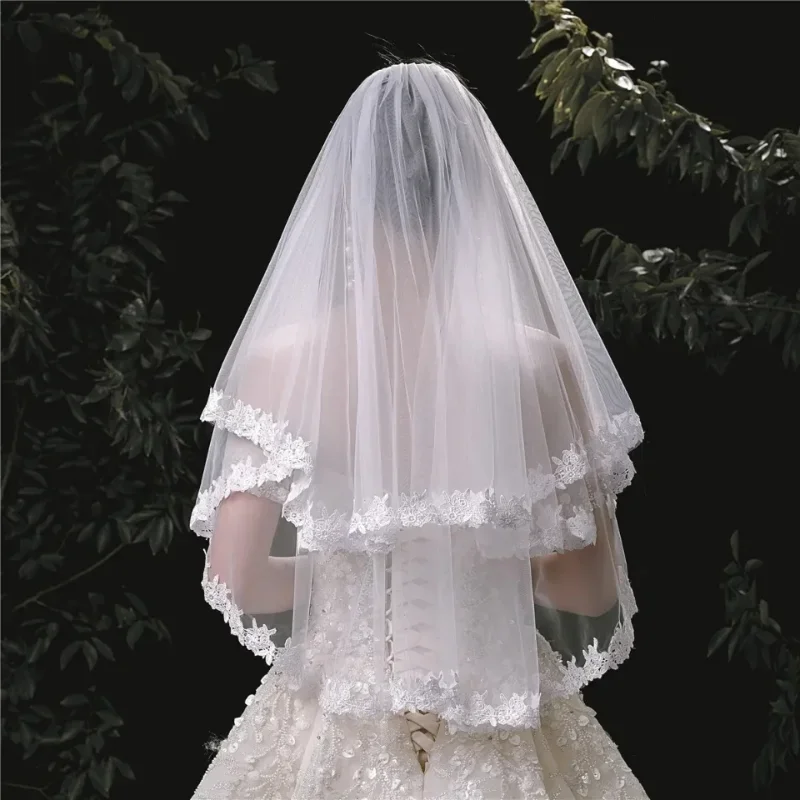

Wholesale 2 Tier Lace Wedding Veils for Brides Short Waist Length Bridal Veil with Comb for Brides 2023