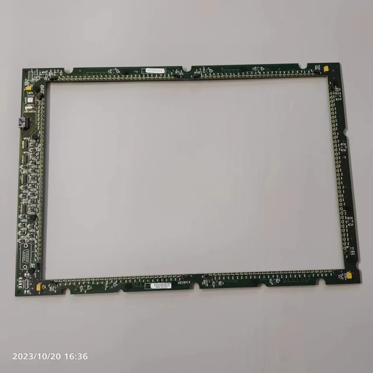 

4-076530-SP Puritan Bennette 840 Fru GUI Comms Touch Frame board