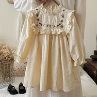 Retro Mädchen Kleid mit Blumenstickerei – Bild 2