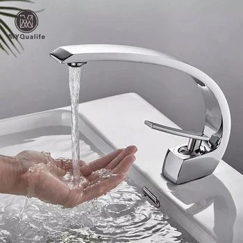 Rubinetto per lavabo cromato miscelatore per lavabo montato sul ponte rubinetto per bagno freddo e caldo 1