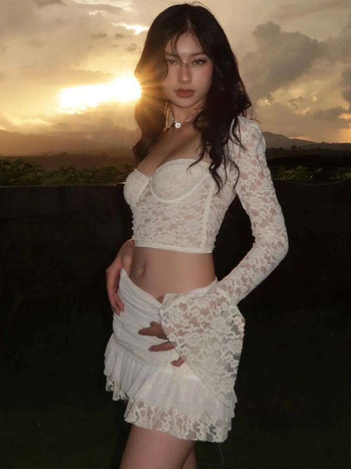 Рисунок 2 - Женское платье с вырезами Топ с