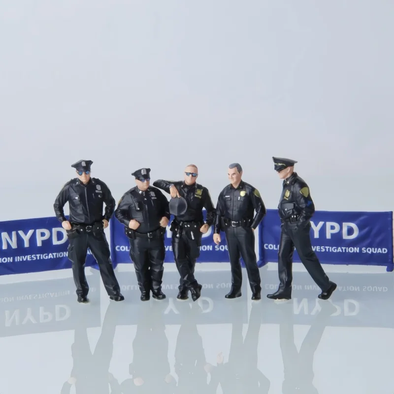 1/64 Scale Model Resin Figurines Diorama Hand-Painted Miniatures Figure Police Officer Cop Law Enforcement Collectible AFA image 3