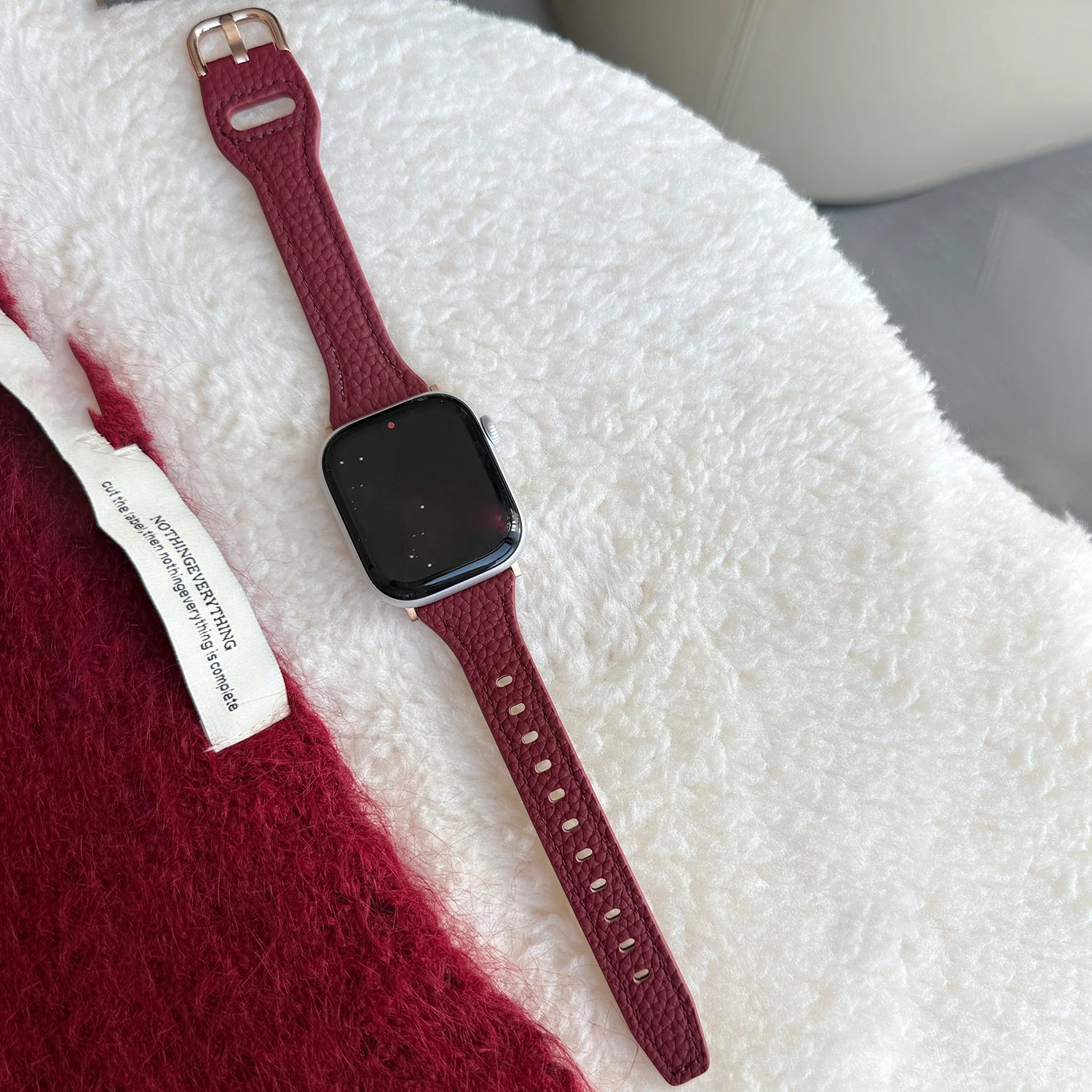 Hochwertiges burgunderrotes Lederarmband für Apple Watch S11 S10 46/42 mm SE3 40/44 mm Ultra 2/3 49 mm Damenarmband für iwatch Full Range S9 – Detail 2