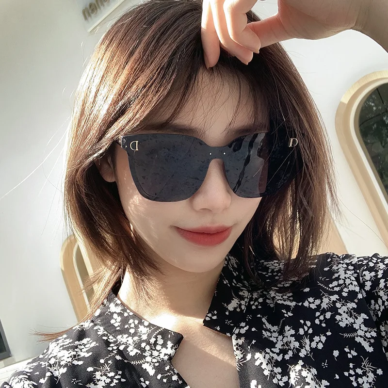 

Fashion Style Sunglasses Women European American Style UV400 Protection Sunglass for Men Hot Selling Travelling Sunglass