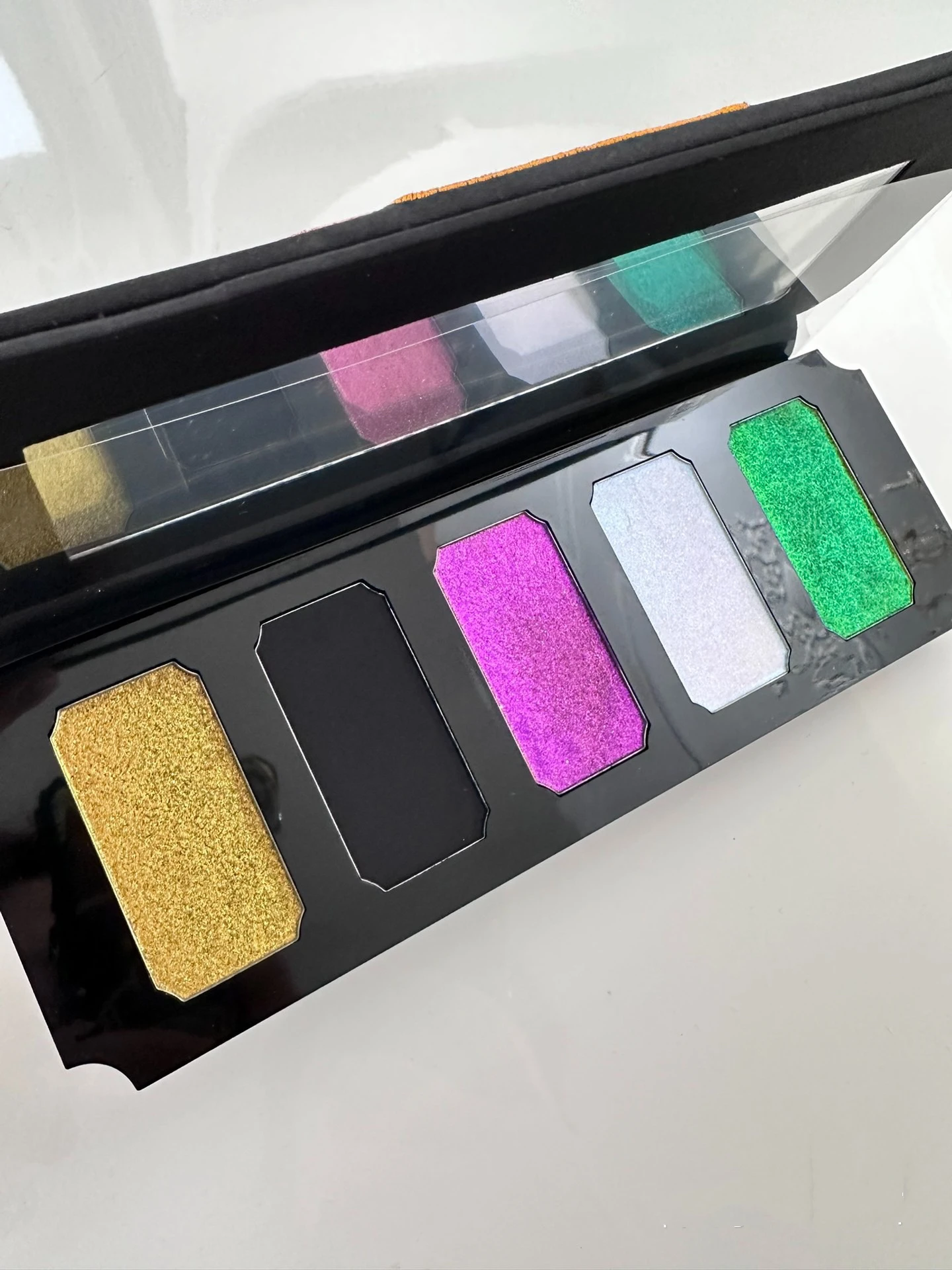 LA SANTA CROXX 5 Colors Chameleon Pearl Matte Eyeshadow Tray 16g 4