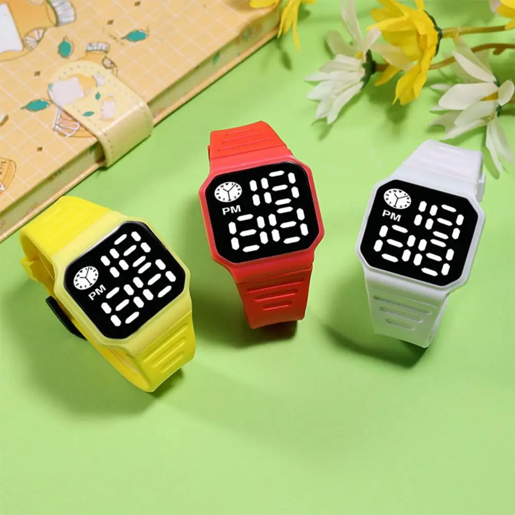 Рисунок 6 - Часы наручные с ЖК-экраном и силиконовым