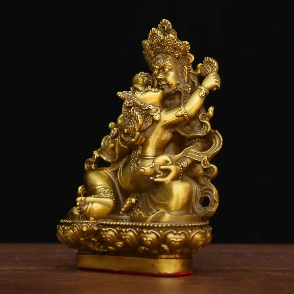 Front close-up of Tibetan wealth deity