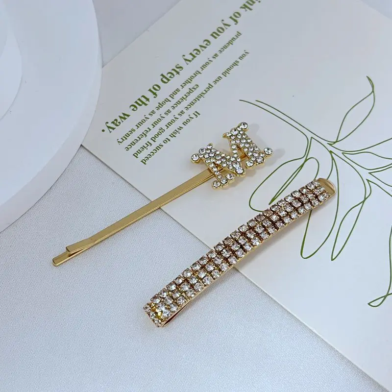 European and American personalized English letter M metal brooch