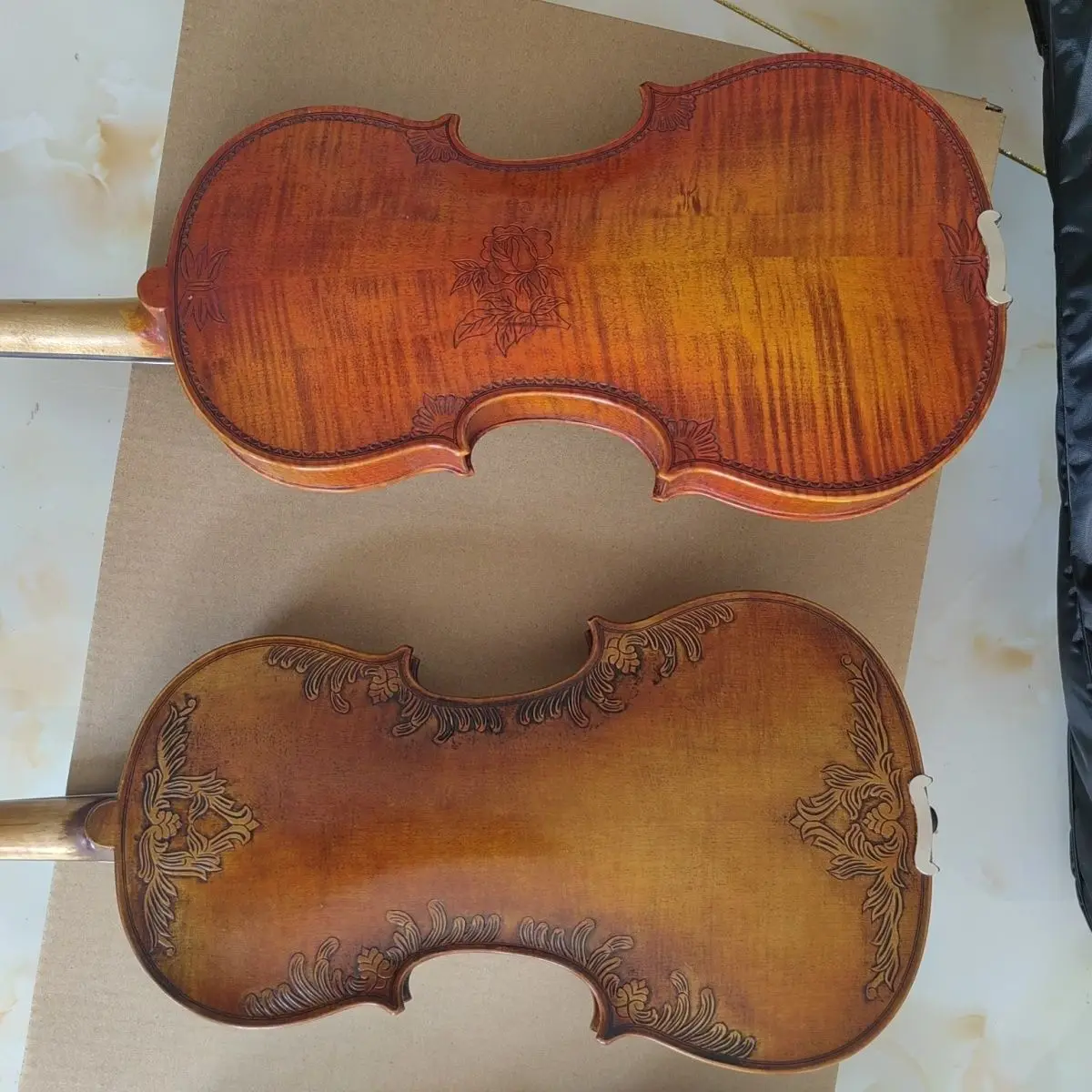 Pure solid wood and natural wood color hand carved guqin and violin, with various carved patterns, 4/4, including box, bow