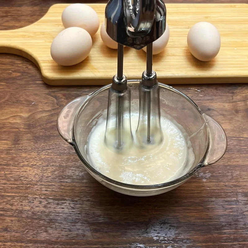 Manual Egg Beater Hand Crank Stainless Steel Whisk Ergonomic ABS Handle Compact Design for Easy Mixing, egg beater