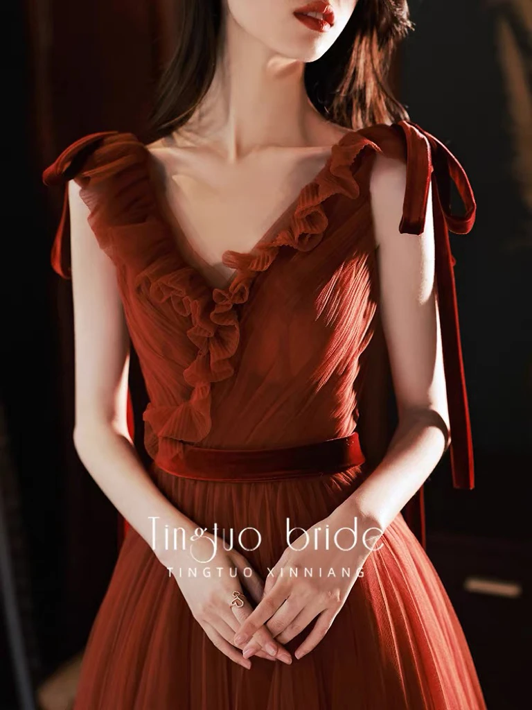 

Ruffle Prom Dress Brick Red A Line Bow Ribbon V Neck Sleeveless Long Tulle Women Formal Party Toast Clothing Evening Gowns New
