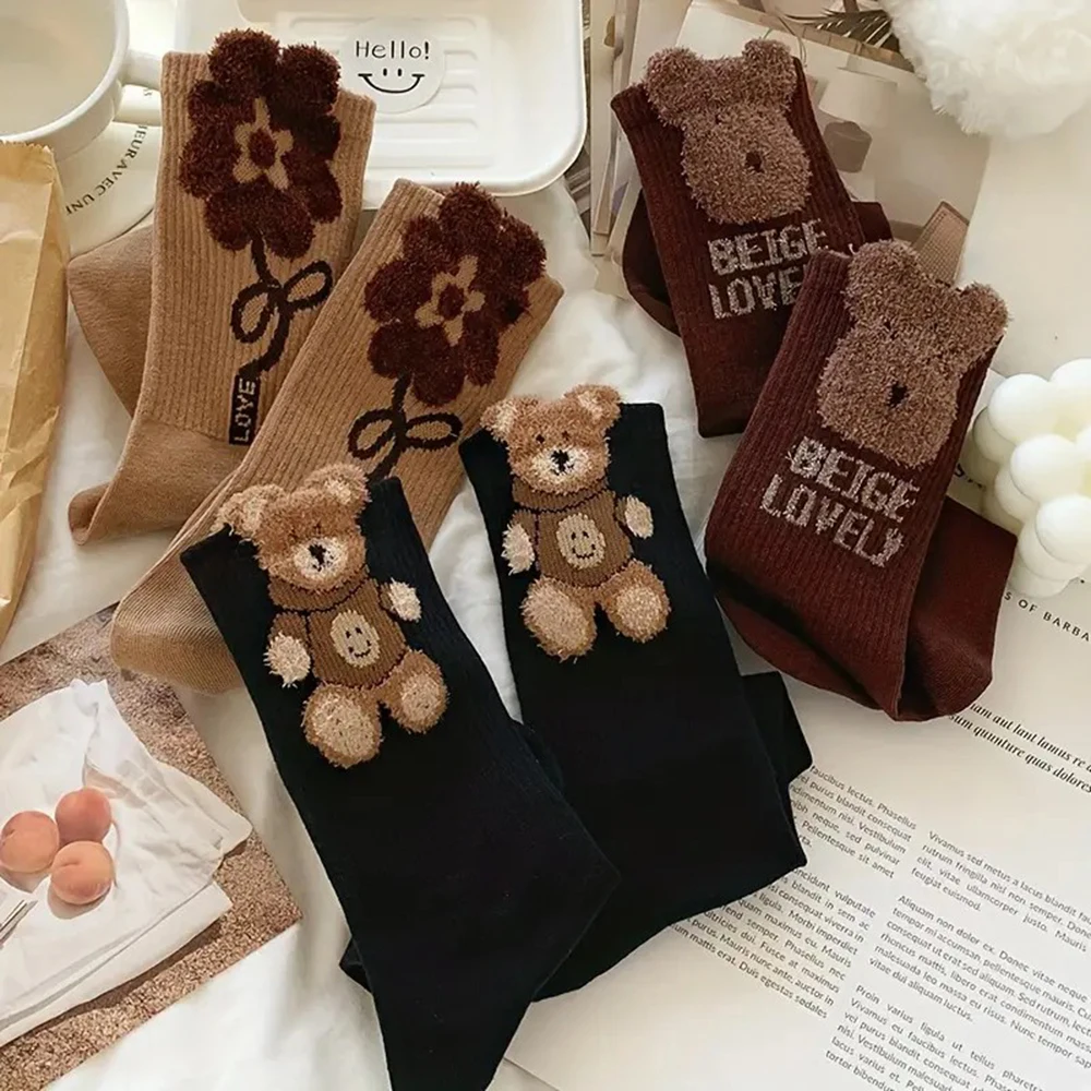 3 Pairs Frauen Frühling Herbst Cartoon Bär Muster Mitte Rohr Socken Modische Brief Druck Weiche Bequeme Casual Socken – Detail 5