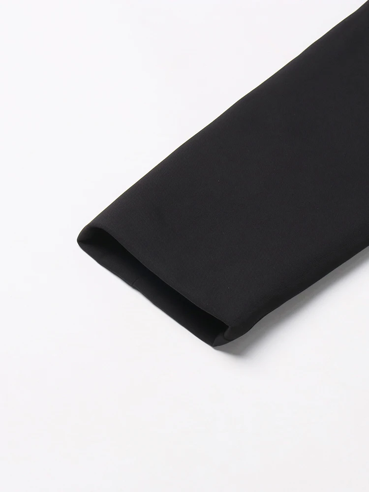 Рисунок 6 - Женский блейзер с открытыми плечами