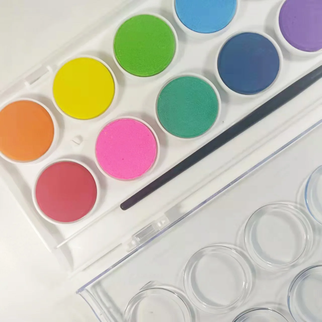 Portable drawing set 12colors water color cake diameter 2.8cm with a brush