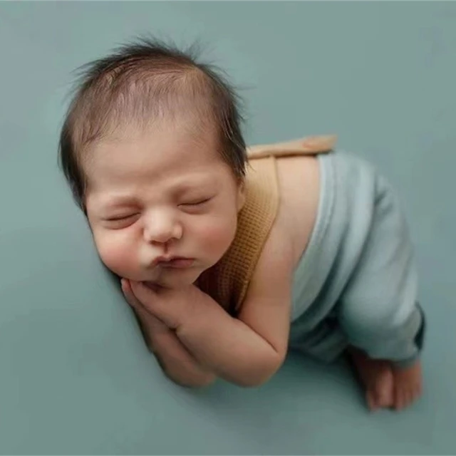 Capture newborns precious moments with Knitted Outfits and Hat Pants
