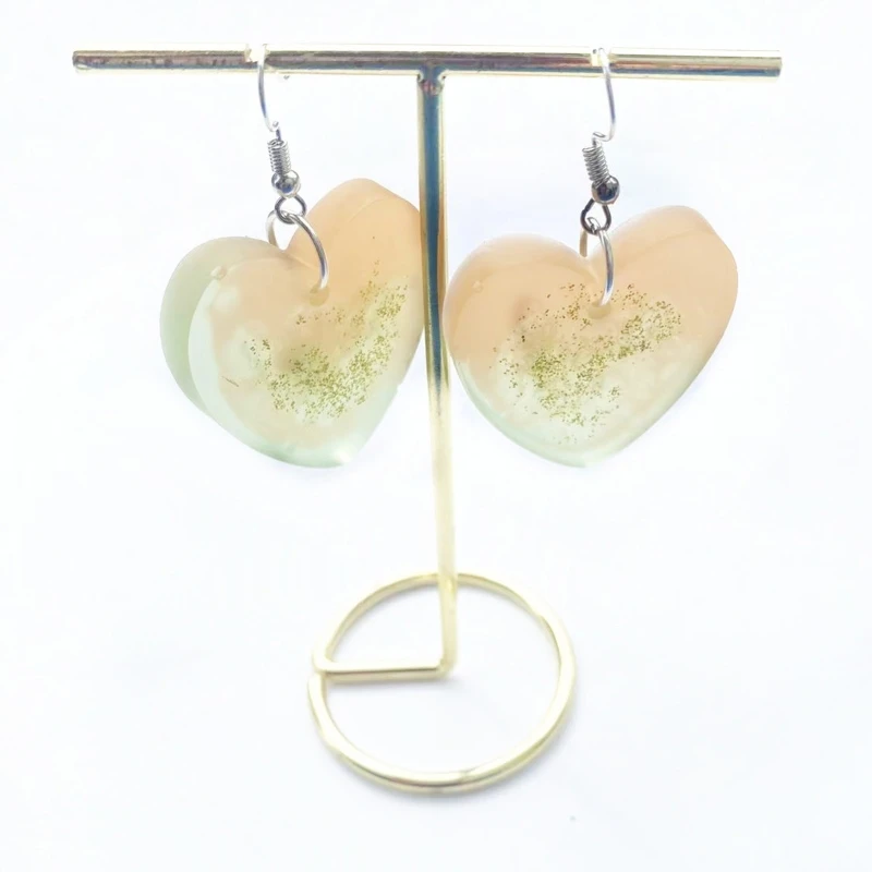 Рисунок 3 - Серьги в форме сердца