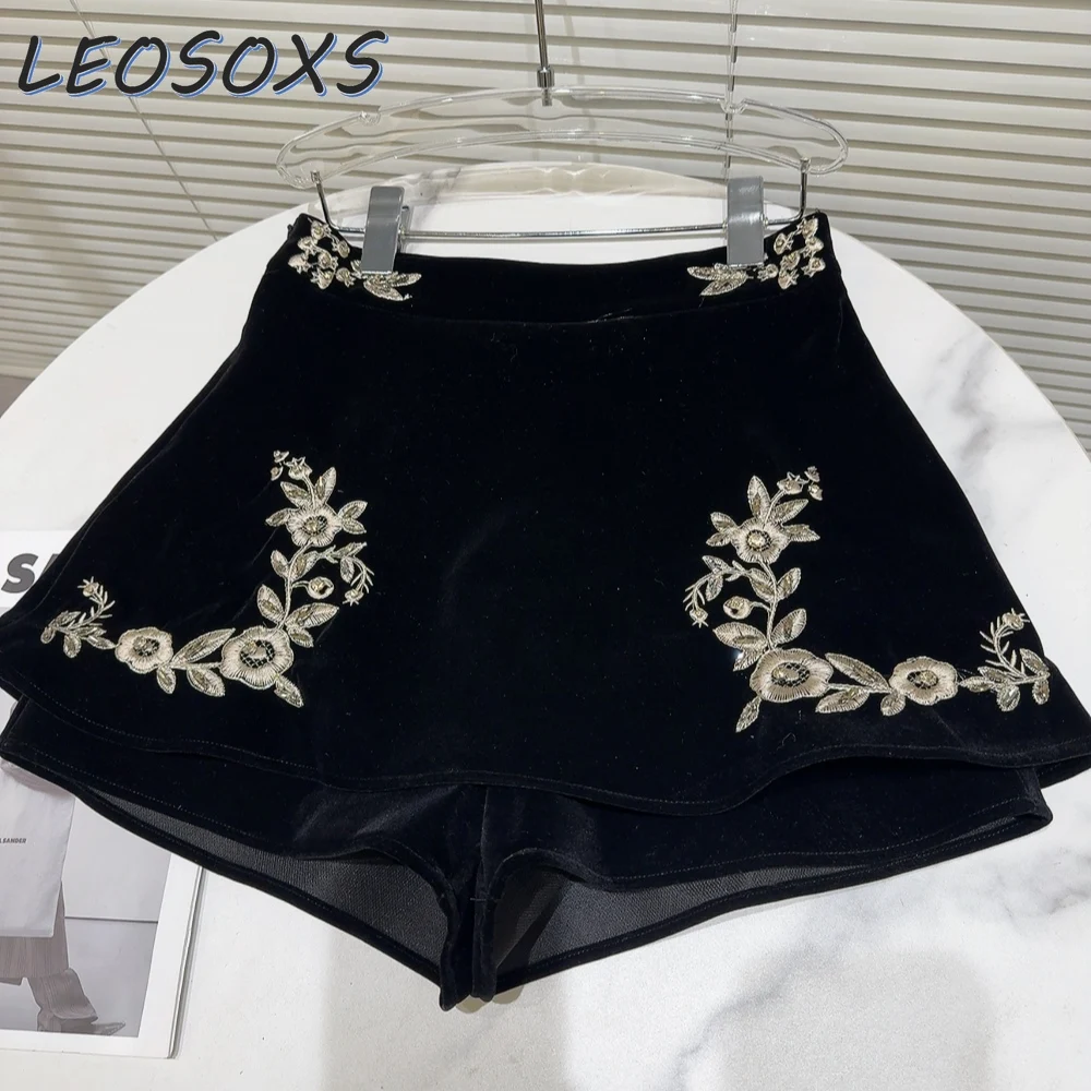 2023 Winter New Flower Embroidery Pattern Black Skirts Female Temperament Socialite Velvet Mini Skirt Culottes for Women Faldas