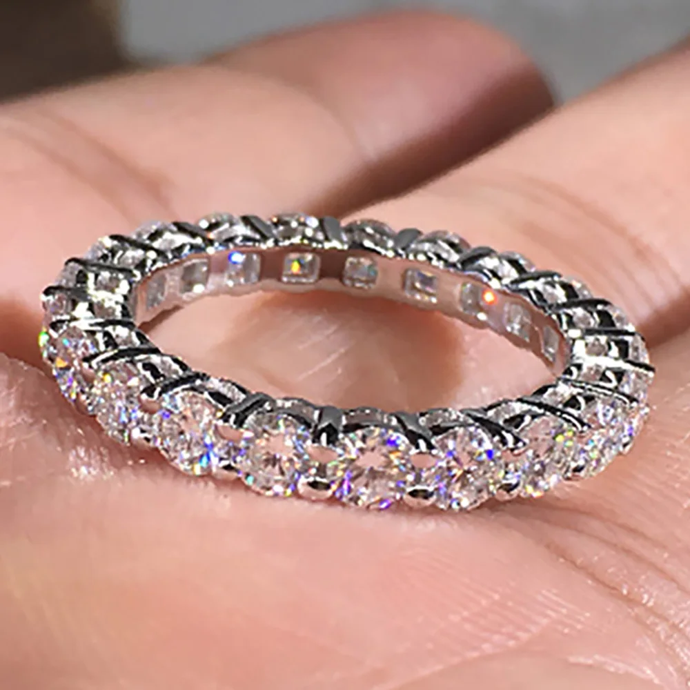 

Кольцо обручальное женское из белого золота с муассанитом 0,3 карат, 10 к